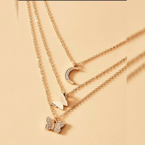 Butterfly charm layered necklace - Picture 2 of 3